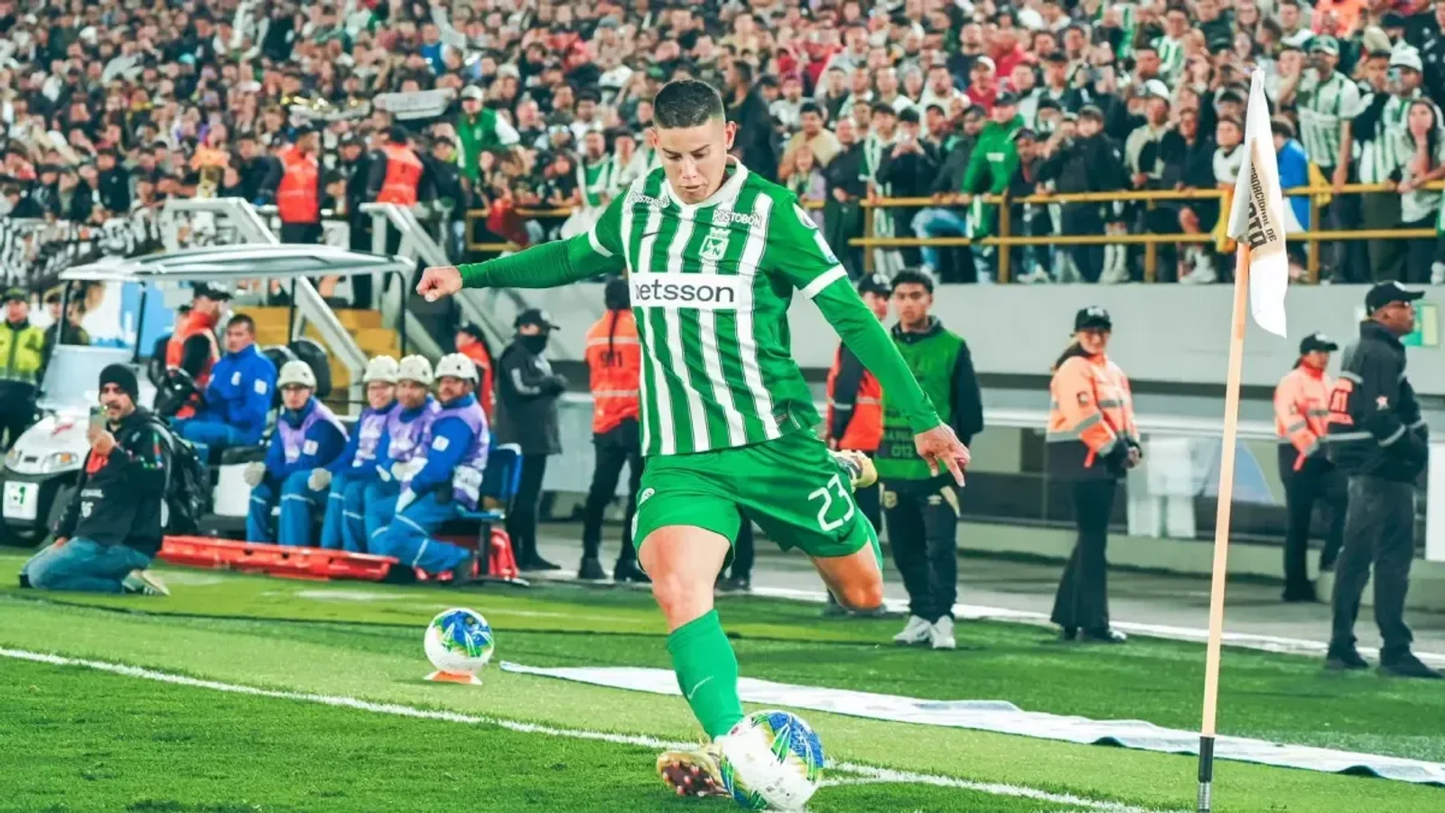 El centrocampista colombiano James Rodríguez debutó este miércoles con Atlético Nacional, que se impuso por 3-2 a Internacional de Bogotá en el estadio El Campín · Fuente: Mundo Deportivo