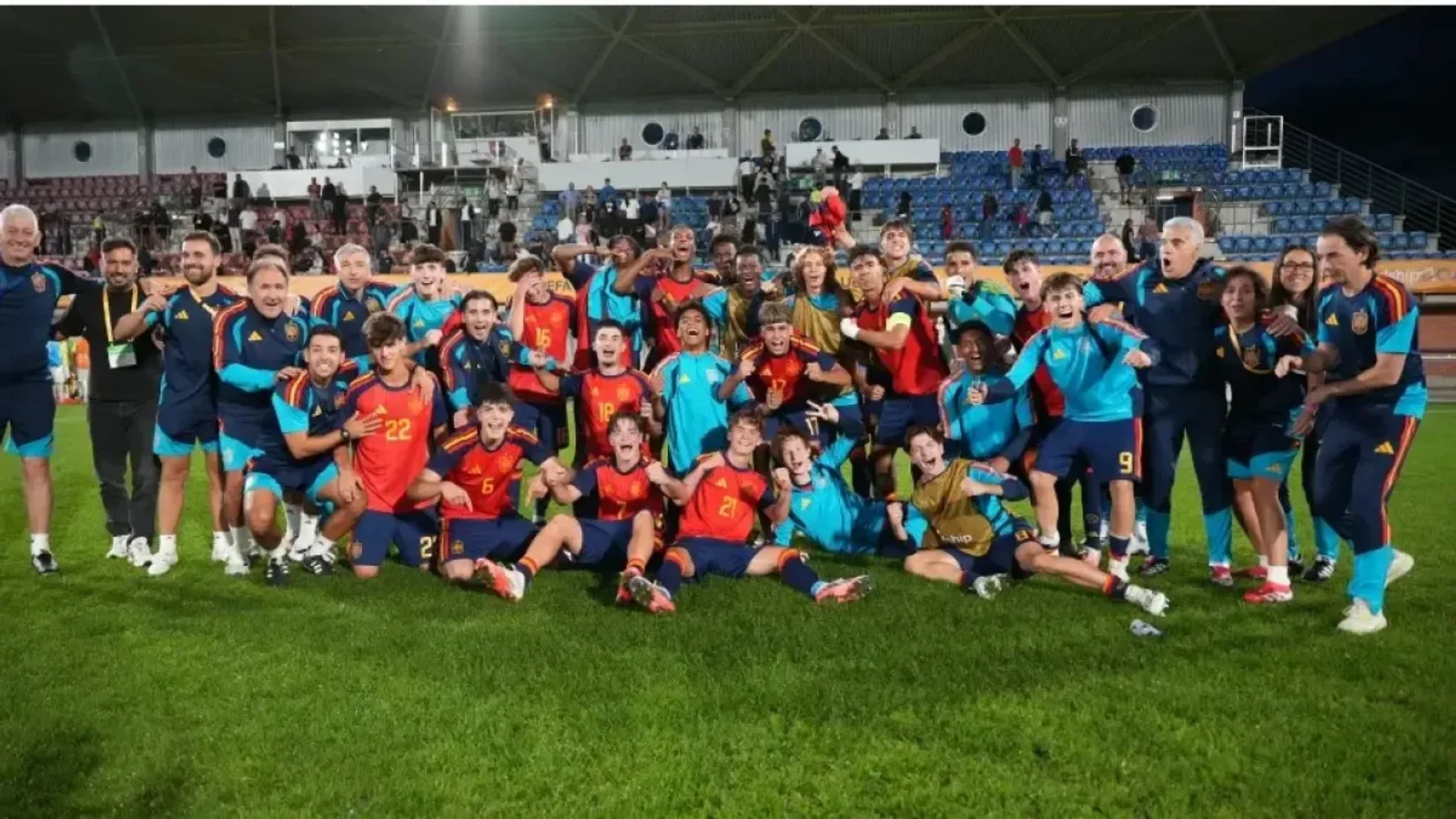 La selección española Sub-18, que ya había ganado 1-2 a Costa de Marfil y 3-1 a Brasil, se impuso 2-0 a Canadá este miércoles en la tercera y última jornada de la · Fuente: Mundo Deportivo