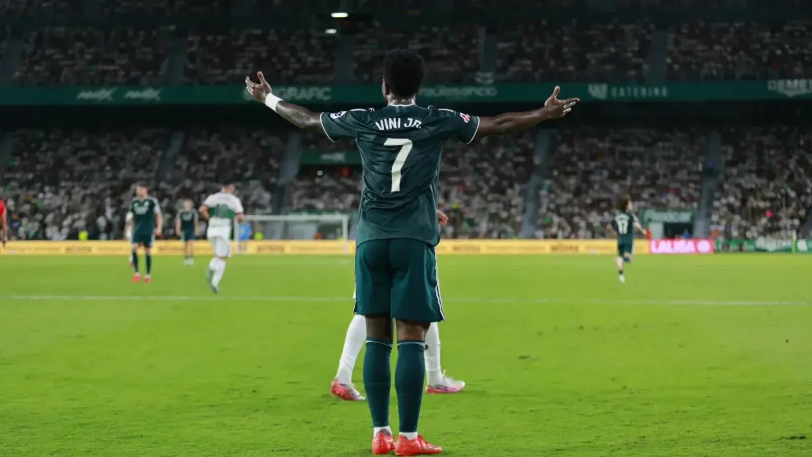 El Real Madrid cumplió con su cometido, aunque sufriendo más de lo previsto, en su visita al Martínez Valero este martes (2-3). El conjunto dirigido por José Mourinho · Fuente: Mundo Deportivo