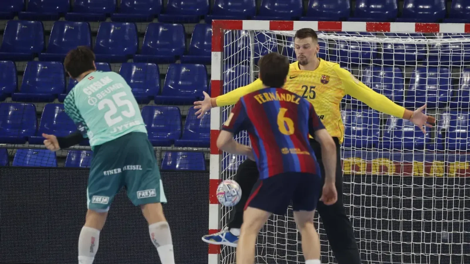Sergey Hernández ha tenido un debut soñado como portero del Barça en la Champions: estrenó paternidad, cinco días después deslumbró en la victoria contra el Aarhus · Fuente: Mundo Deportivo