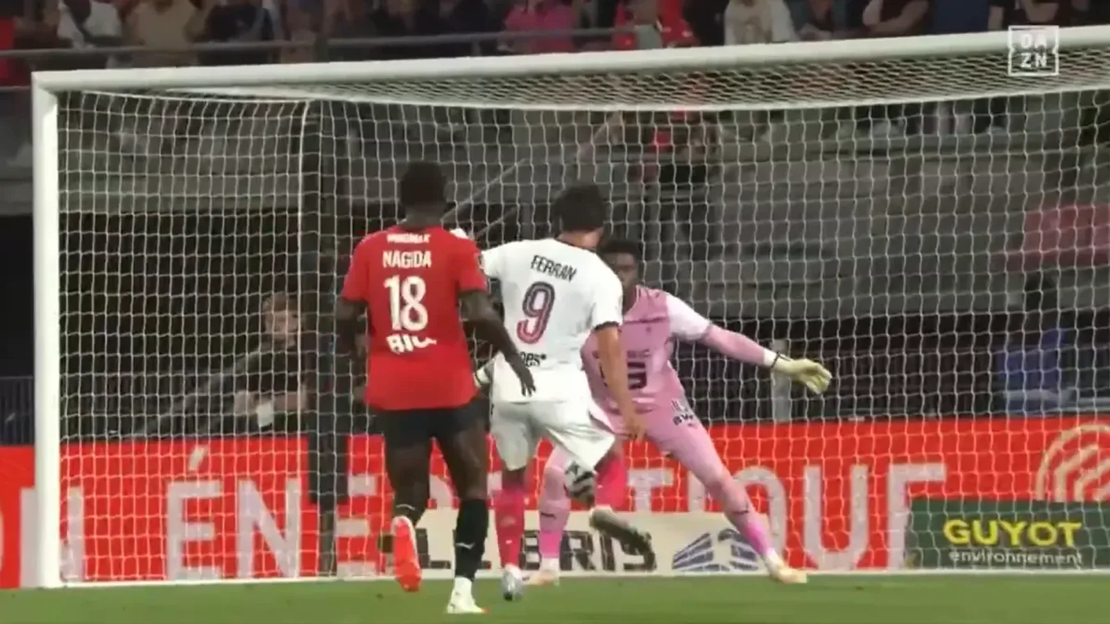 Dos goles en sus primeros minutos con la camiseta del París Saint-Germain (PSG). Nadie, ni Neymar, Mbappé o Messi, había tenido un debut tan prolífico como el de · Fuente: Mundo Deportivo