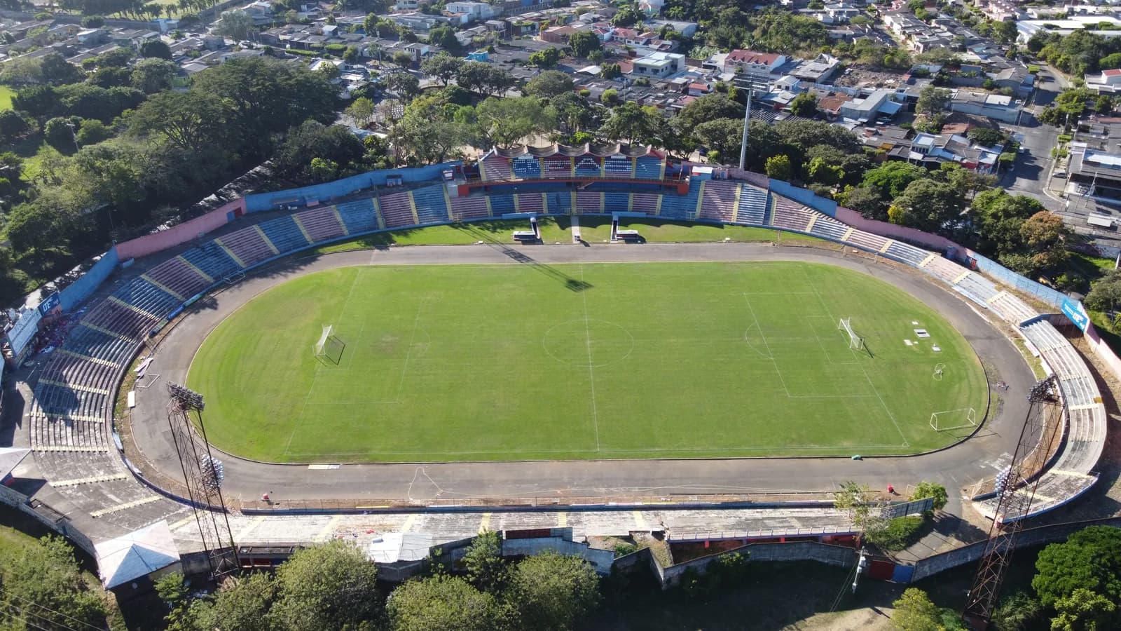 Estadio Óscar Quiteño, Santa Ana — casa del CD FAS