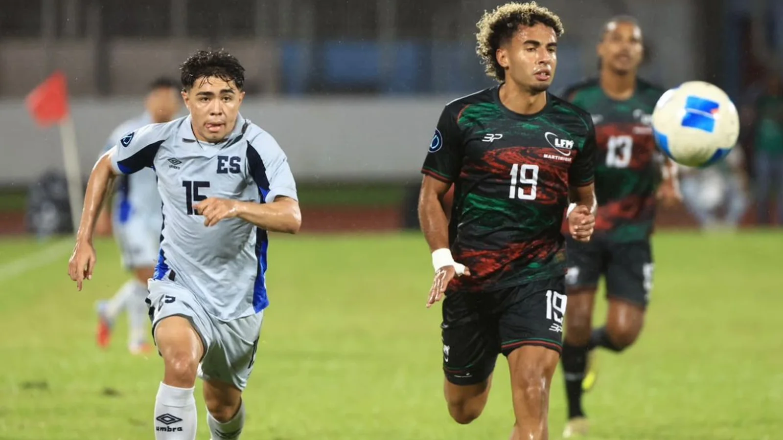 A falta de dos los juegos entre Honduras y Jamaica, así como de Surinam contra Guatemala, la Selecta desciende a la Liga B tras apenas igualar con Martinica · Fuente: elsalvador.com