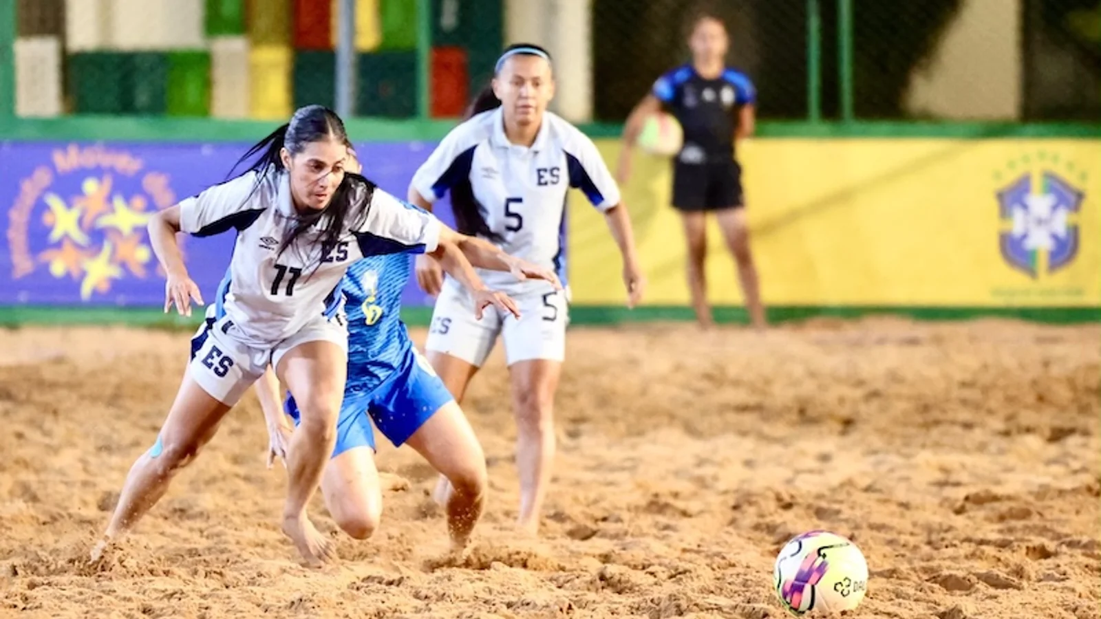 Selecta femenina de playa cae ante Brasil en tiempo extra · Fuente: diario.elmundo.sv